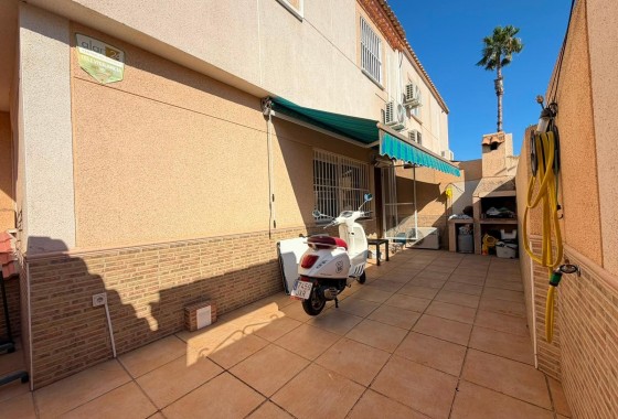 Herverkoop - Halfvrijstaande villa -
Torrevieja