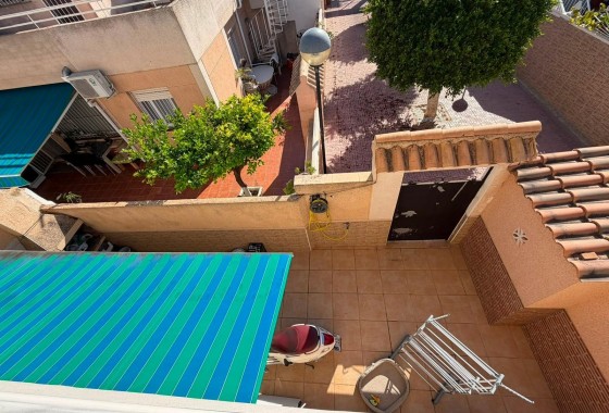 Herverkoop - Halfvrijstaande villa -
Torrevieja