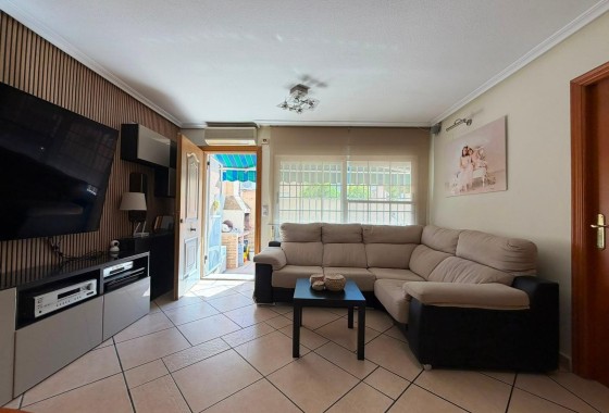 Herverkoop - Halfvrijstaande villa -
Torrevieja