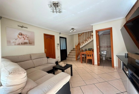 Herverkoop - Halfvrijstaande villa -
Torrevieja