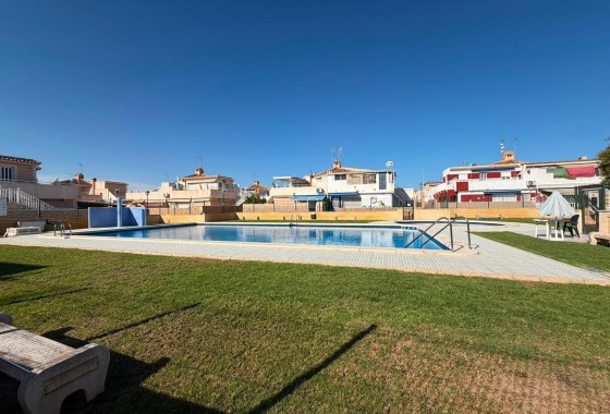 Herverkoop - Halfvrijstaande villa -
Torrevieja