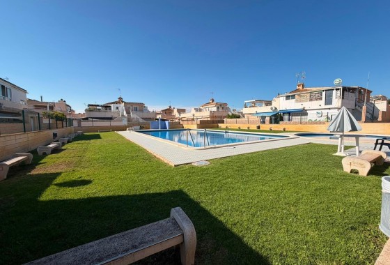Herverkoop - Halfvrijstaande villa -
Torrevieja