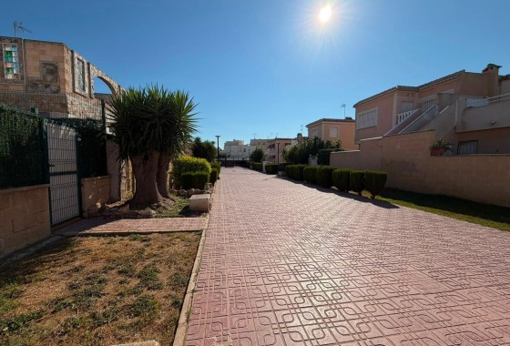 Herverkoop - Halfvrijstaande villa -
Torrevieja