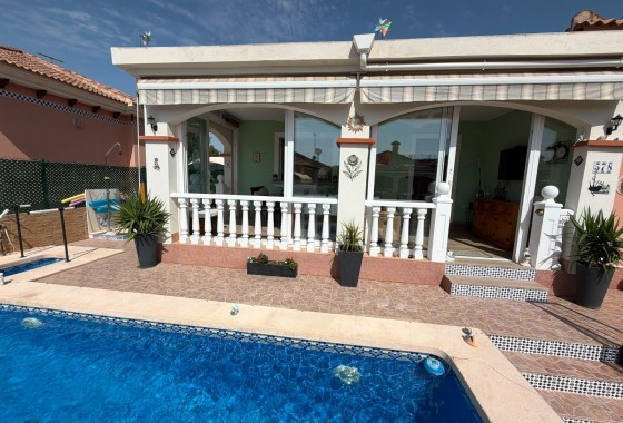 Herverkoop - Vrijstaande villa -
Los Montesinos - La Herrada