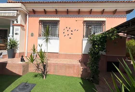 Herverkoop - Vrijstaande villa -
Los Montesinos - La Herrada