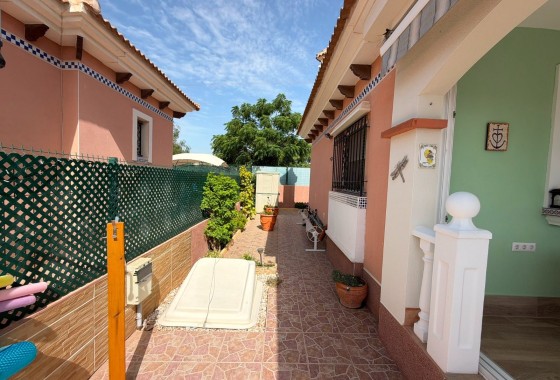 Herverkoop - Vrijstaande villa -
Los Montesinos - La Herrada