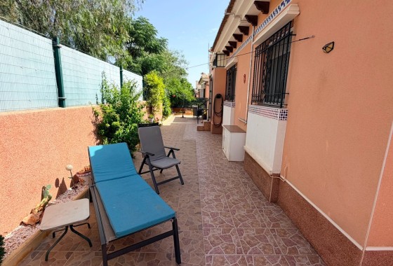 Herverkoop - Vrijstaande villa -
Los Montesinos - La Herrada