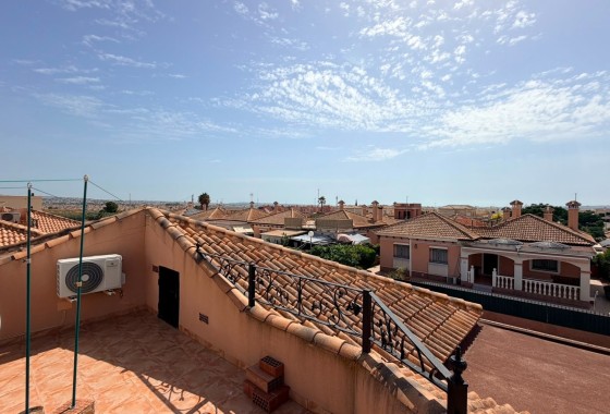 Herverkoop - Vrijstaande villa -
Los Montesinos - La Herrada