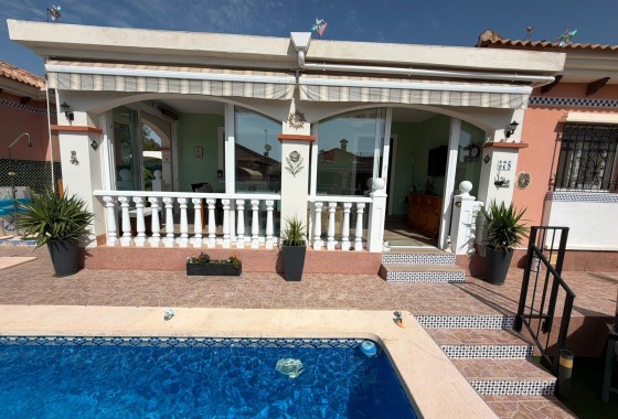 Herverkoop - Vrijstaande villa -
Los Montesinos - La Herrada