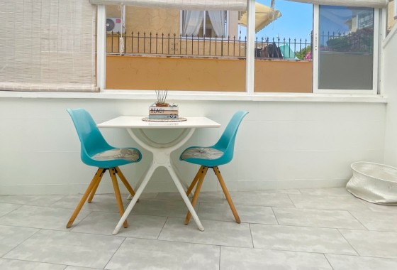 Herverkoop - Rijhuis -
Orihuela Costa - Punta Prima