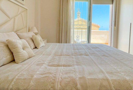 Herverkoop - Rijhuis -
Orihuela Costa - Punta Prima