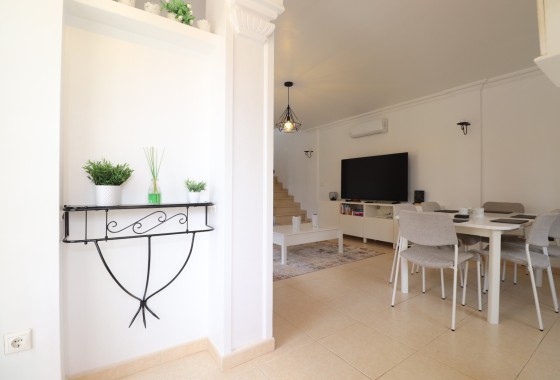 Herverkoop - Halfvrijstaande villa -
Los Montesinos - La Herrada