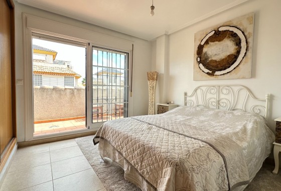 Herverkoop - Halfvrijstaande villa -
Los Montesinos - La Herrada