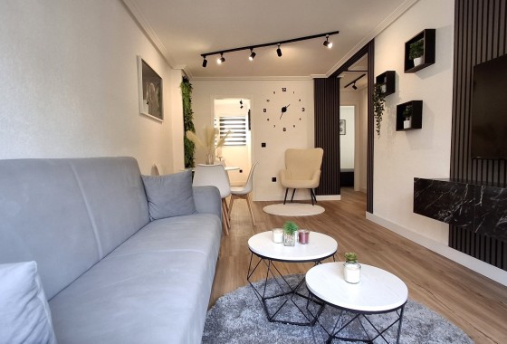 Wiederverkauf - Wohnung / Apartment -
Torrevieja