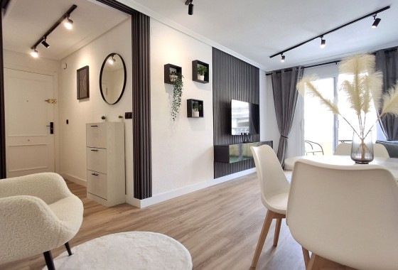 Wiederverkauf - Wohnung / Apartment -
Torrevieja