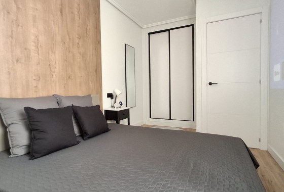 Wiederverkauf - Wohnung / Apartment -
Torrevieja