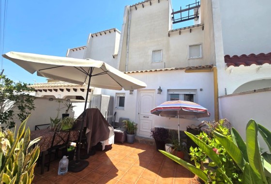Herverkoop - Rijhuis -
Torrevieja - Los Balcones