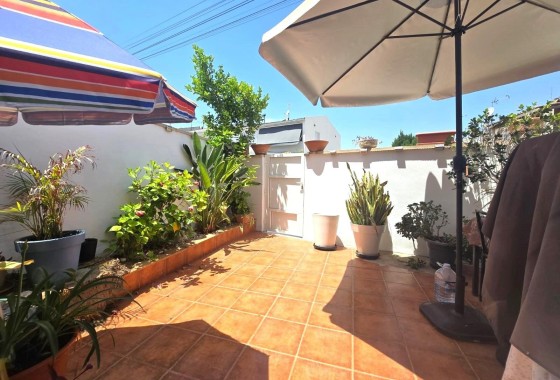 Herverkoop - Rijhuis -
Torrevieja - Los Balcones
