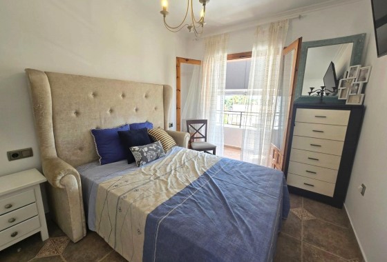 Herverkoop - Rijhuis -
Torrevieja - Los Balcones
