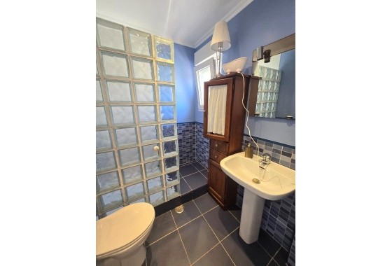 Herverkoop - Rijhuis -
Torrevieja - Los Balcones