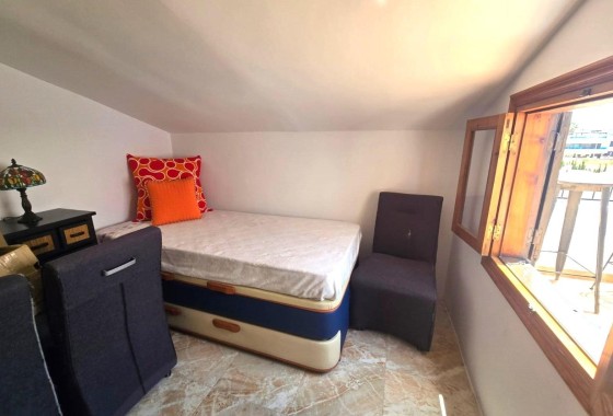 Herverkoop - Rijhuis -
Torrevieja - Los Balcones