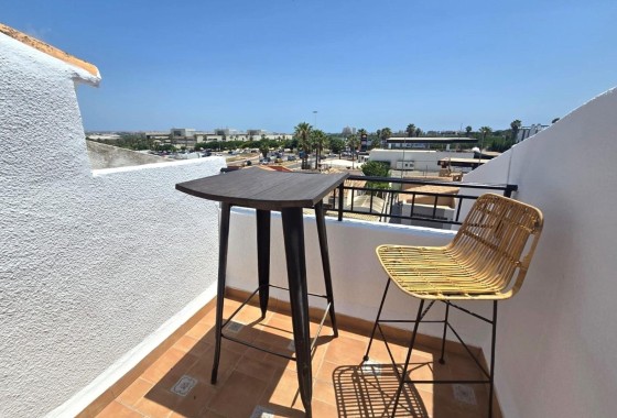 Herverkoop - Rijhuis -
Torrevieja - Los Balcones