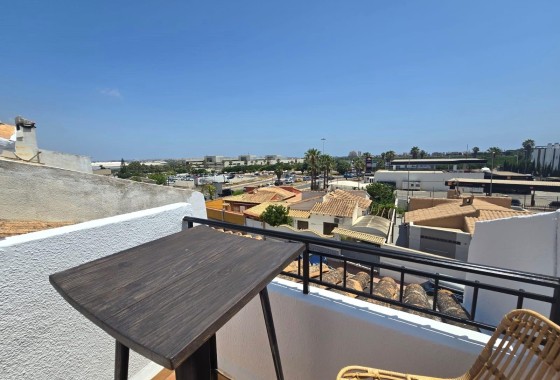 Herverkoop - Rijhuis -
Torrevieja - Los Balcones