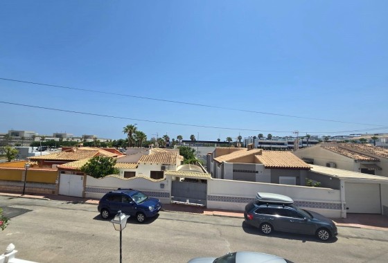 Herverkoop - Rijhuis -
Torrevieja - Los Balcones