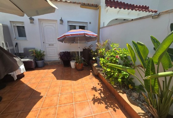 Herverkoop - Rijhuis -
Torrevieja - Los Balcones