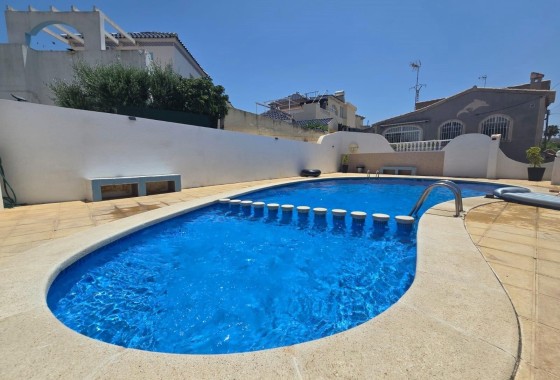 Herverkoop - Rijhuis -
Torrevieja - Los Balcones