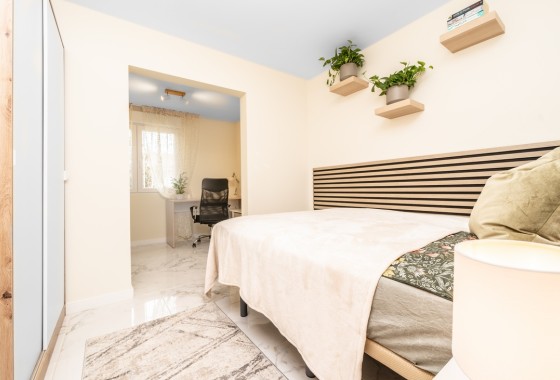 Wiederverkauf - Wohnung / Apartment -
Torrevieja - Torreta