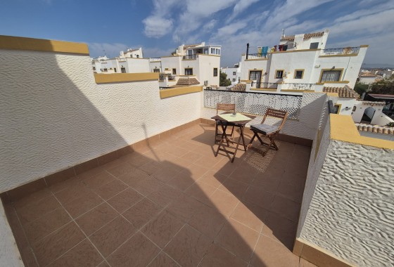Resale - Semi Detached Villa -
Los Altos