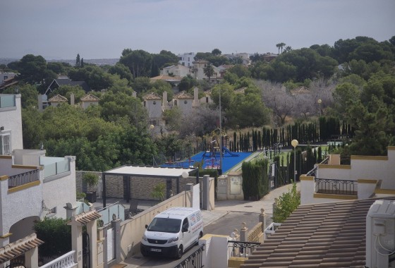 Resale - Semi Detached Villa -
Los Altos