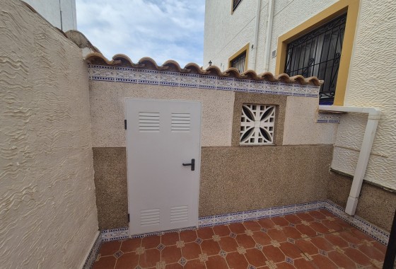 Resale - Semi Detached Villa -
Los Altos