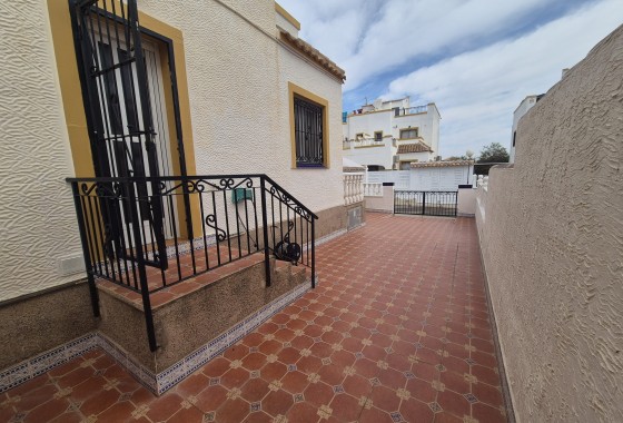 Resale - Semi Detached Villa -
Los Altos
