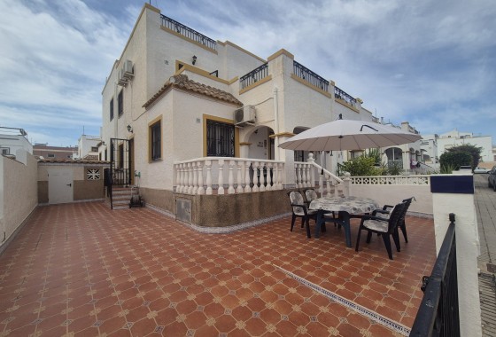 Resale - Semi Detached Villa -
Los Altos