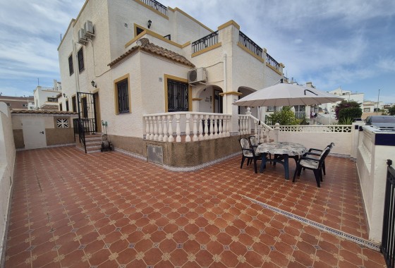 Resale - Semi Detached Villa -
Los Altos