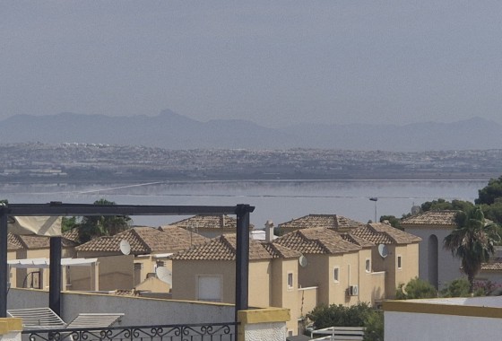 Resale - Semi Detached Villa -
Los Altos