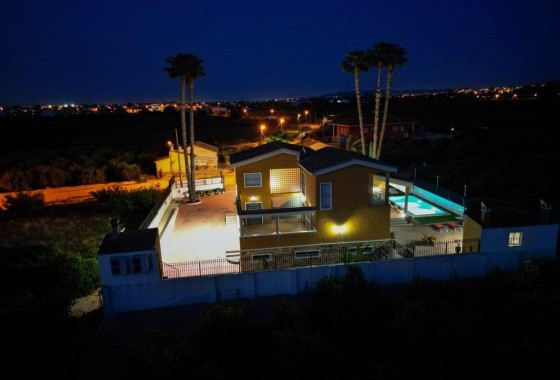 Herverkoop - Vrijstaande villa -
Orihuela - CAMPO
