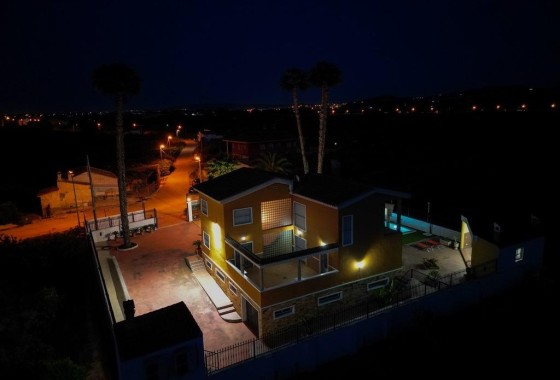 Herverkoop - Vrijstaande villa -
Orihuela - CAMPO