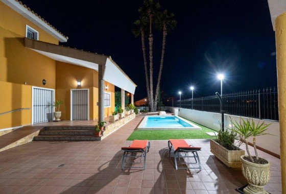 Herverkoop - Vrijstaande villa -
Orihuela - CAMPO