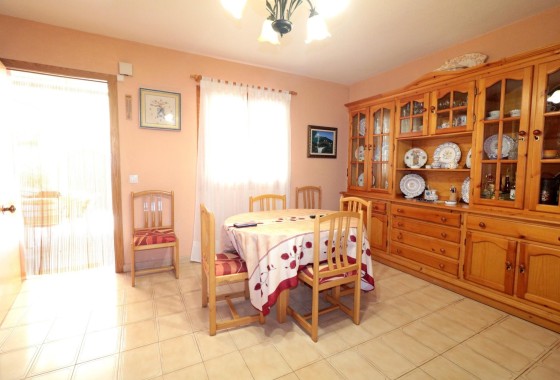 Herverkoop - Rijhuis -
Torrevieja - Playa de los Naufragos