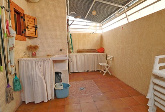 Herverkoop - Rijhuis -
Torrevieja - Playa de los Naufragos