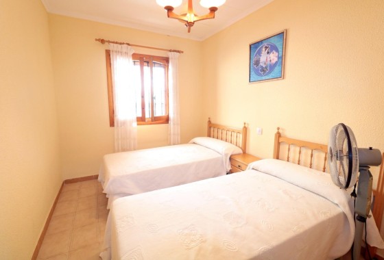 Herverkoop - Rijhuis -
Torrevieja - Playa de los Naufragos