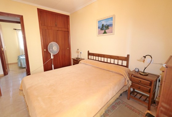 Herverkoop - Rijhuis -
Torrevieja - Playa de los Naufragos