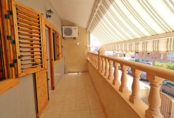 Herverkoop - Rijhuis -
Torrevieja - Playa de los Naufragos