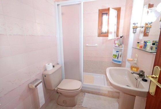 Herverkoop - Rijhuis -
Torrevieja - Playa de los Naufragos