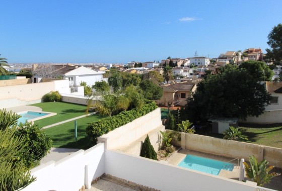 Herverkoop - Rijhuis -
Torrevieja - Los Balcones