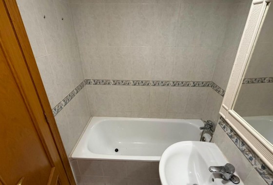 Wiederverkauf - Wohnung / Apartment -
Torrevieja