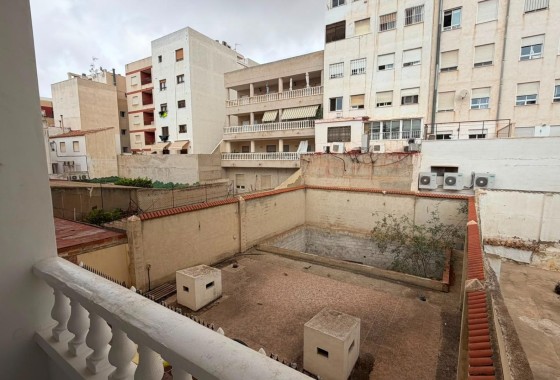 Wiederverkauf - Wohnung / Apartment -
Torrevieja